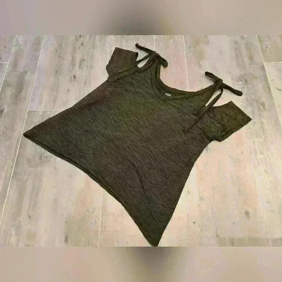 A.n.a. Off-the-Shoulder Striped Top - Picture 7 of 10